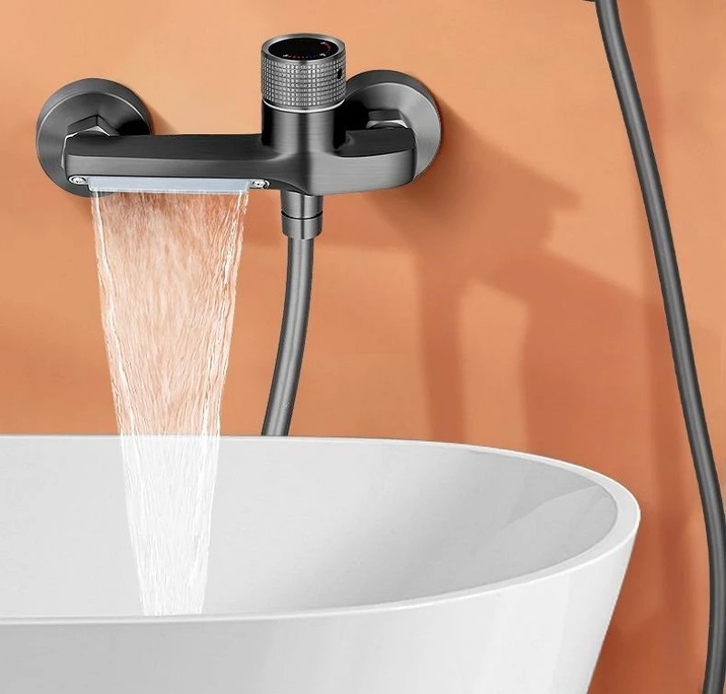 Mitigeur baignoire noir en laiton kit complet