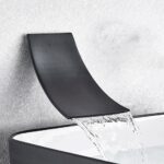 Mitigeur baignoire minimaliste avec pommeau de douche